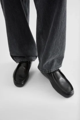 Hood Lace-Up Shoe